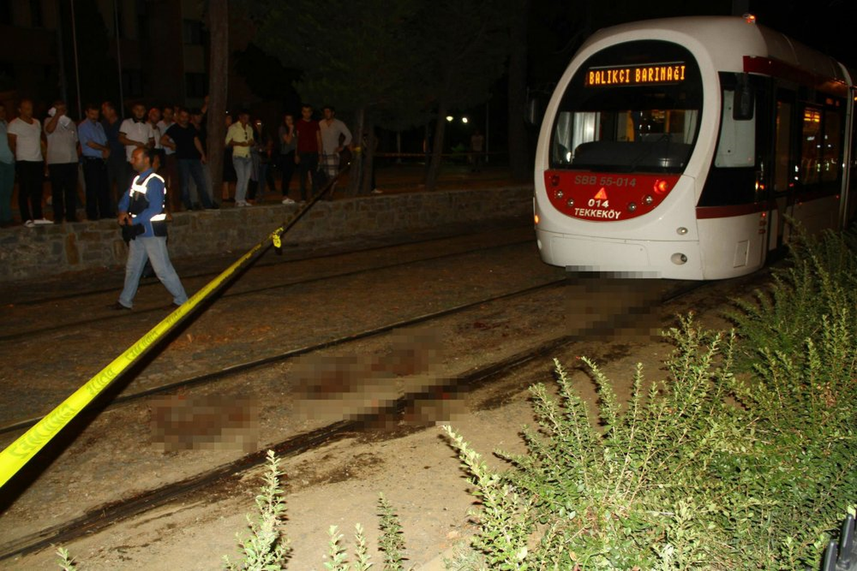 Tramvay Kazası Güvenlik Kamerasına Yansıdı