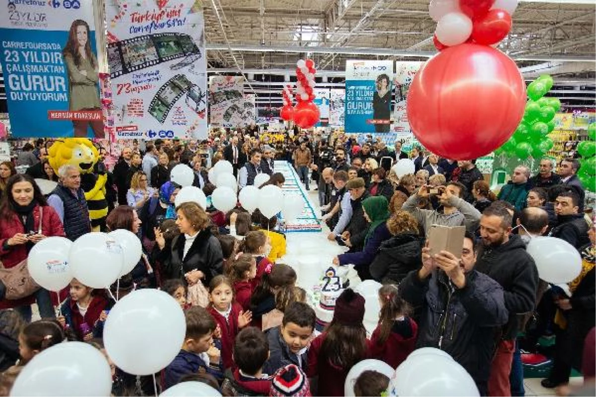 Türkiye\'nin İlk Hipermarketi İçerenköy Carrefoursa, 23. Yılını Kutladı