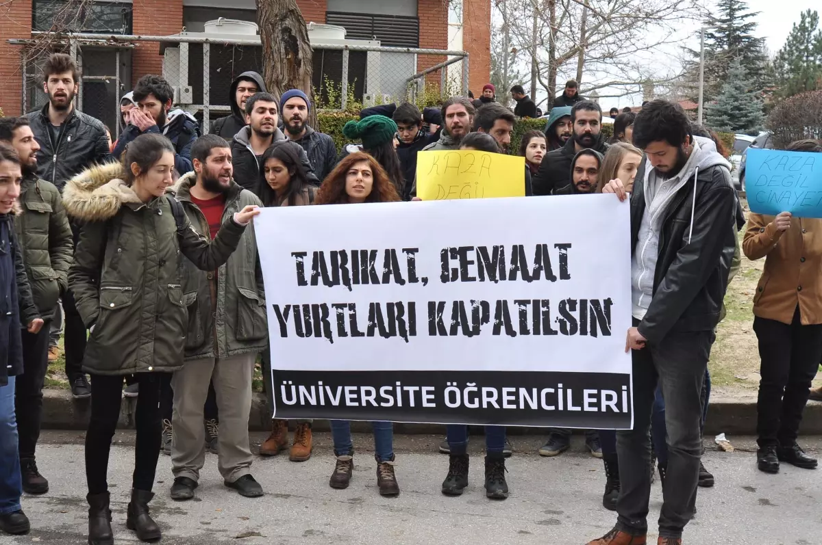 Üniversite Öğrencilerinin Yurt Yangını Protestosu