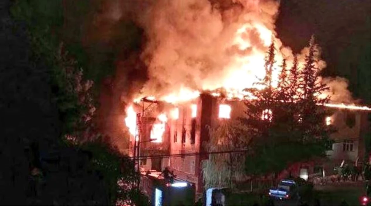 Ünlüler Adana\'daki Yangın Faciası Sonrası Acılarını Sosyal Medyadan Paylaştı