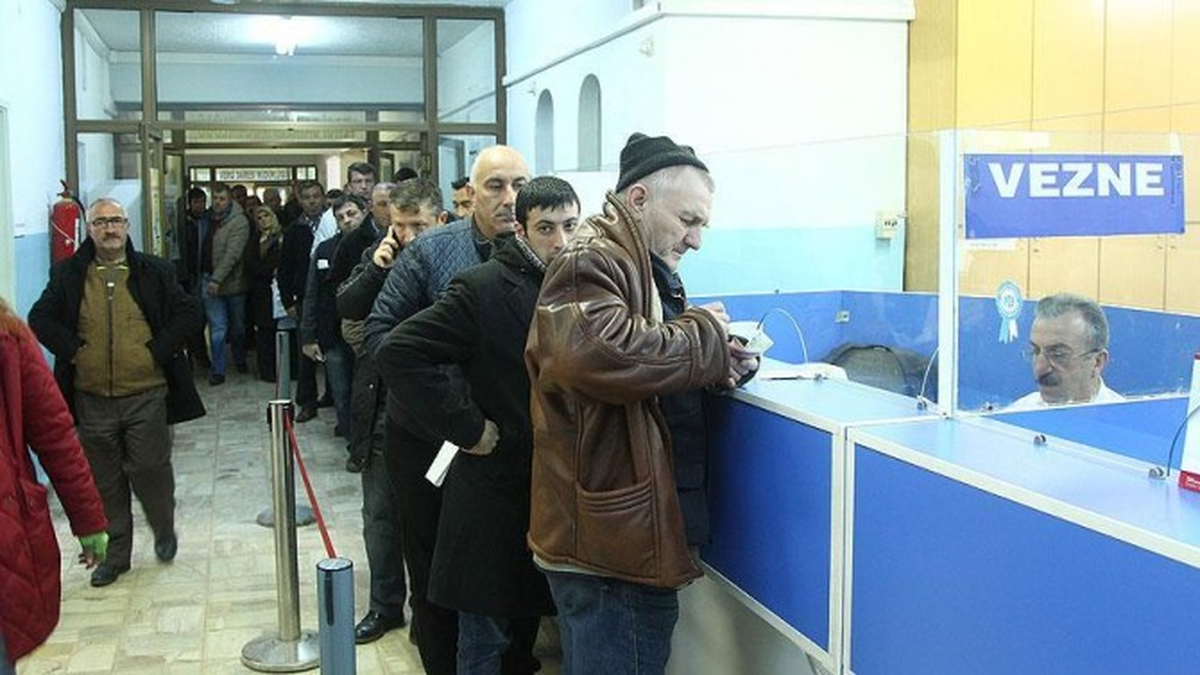 Vergi Daireleri Ödeminin Son Gününde Borçlularla Doldu Taştı