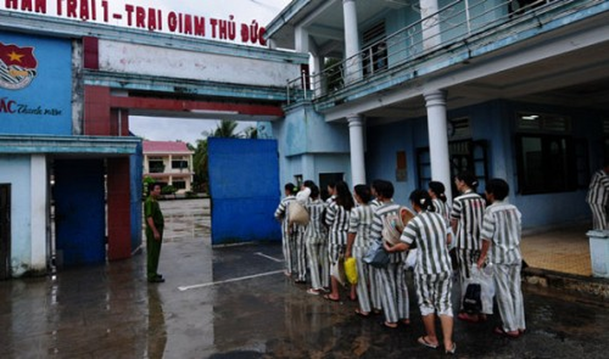 Vietnam\'da Binlerce Mahkuma Af