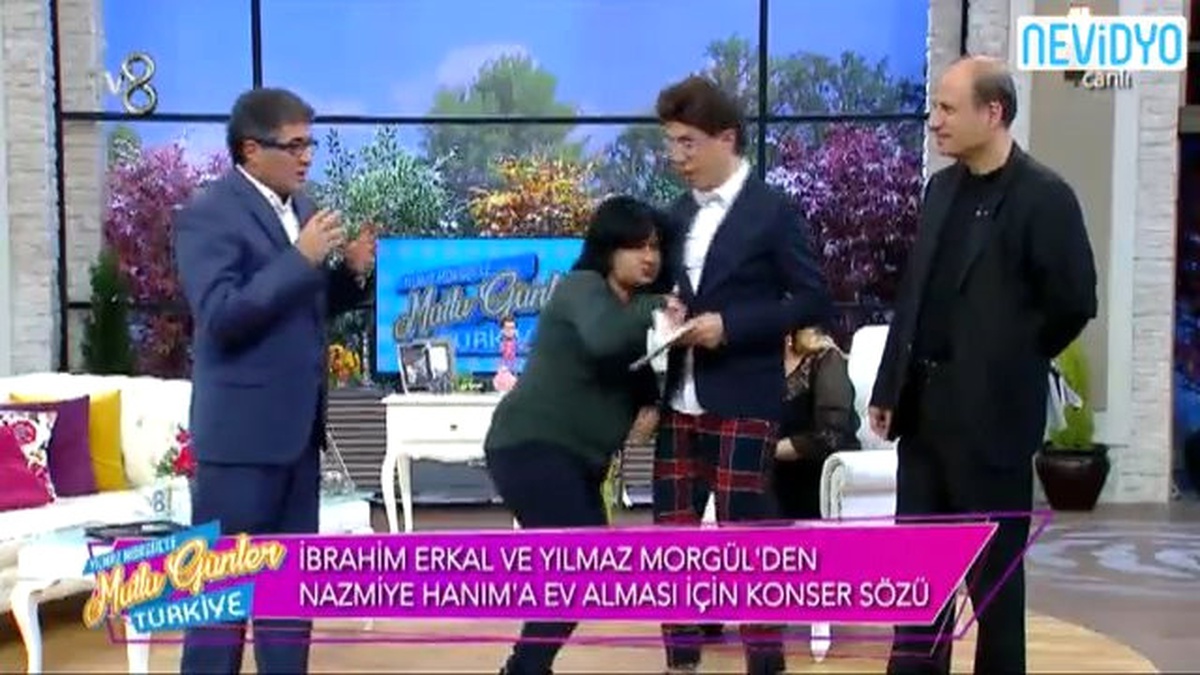 Yayında Beyin Kanaması Geçirdi
