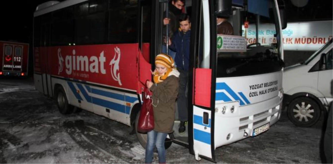 Yozgat\'ta Sürücüler Buzlu Yollarda Zor Anlar Yaşadı