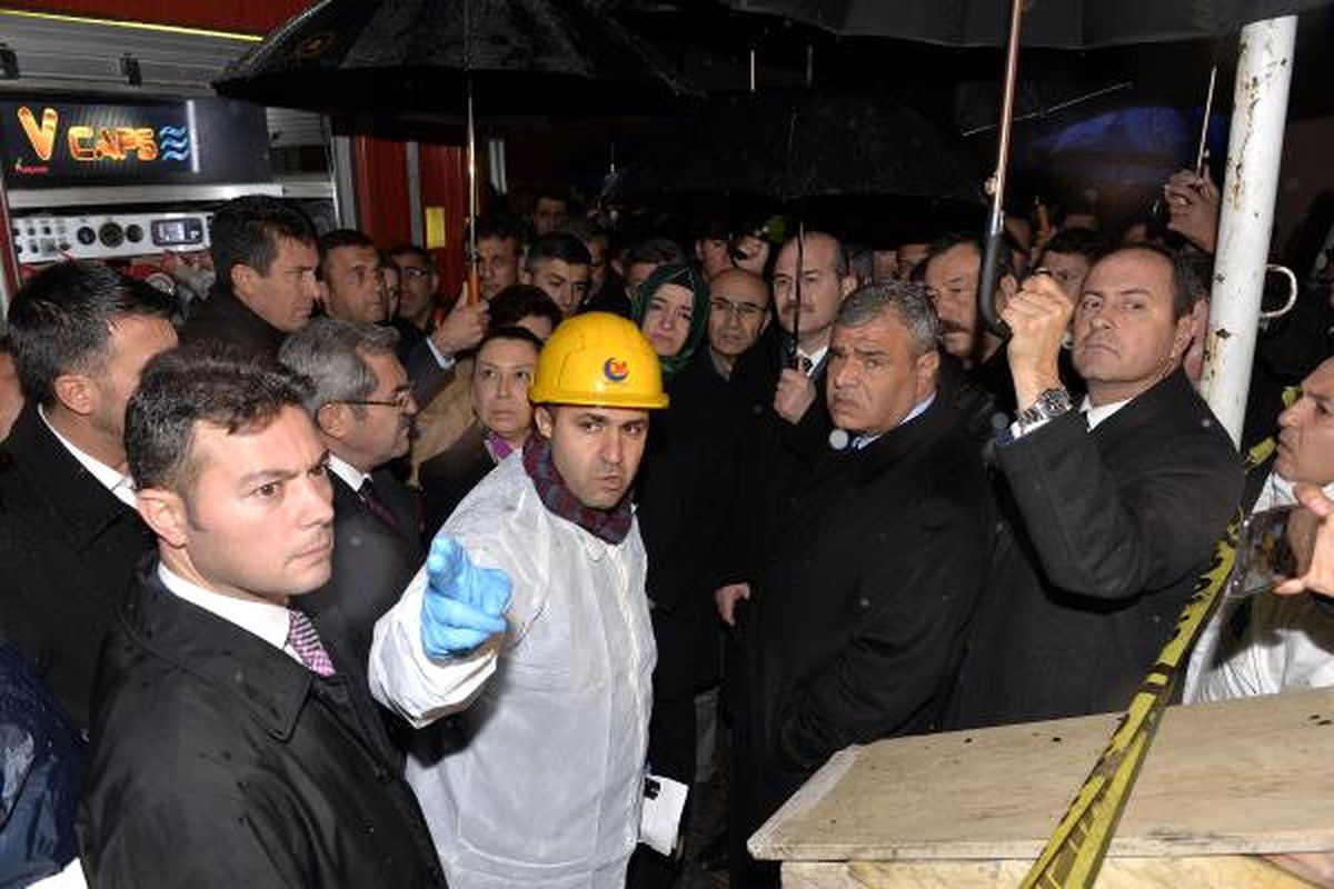 Yurt Yangınında Ölen Kızların Cesetleri Birbirine Sarılı Bulundu