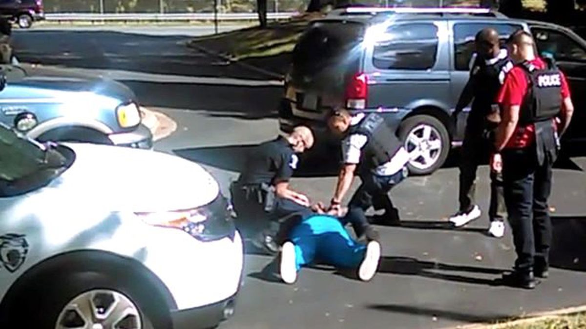 ABD'nin Adaleti! Siyahiyi Öldüren Polisin Yargılanmasına Bile Gerek Görmediler