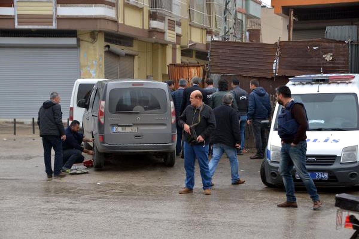 Adana\'da Sivil Polis Aracına Silahlı Saldırı