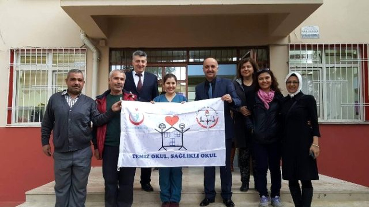 Ahmet Şerife Sanlı Ortaokulu\'na Beyaz Bayrak