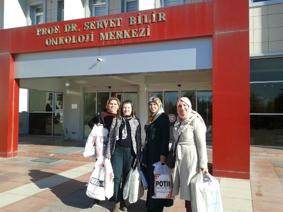 Ak Kadınlar Onkoloji Merkezini Ziyaret Etti