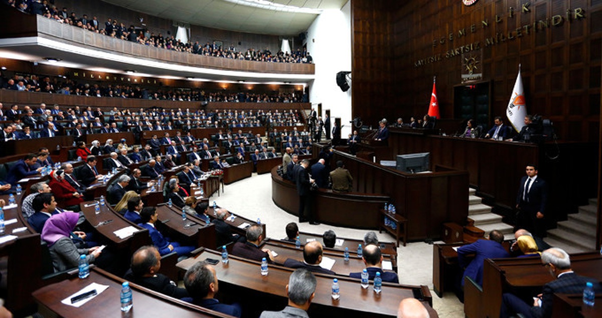 AK Parti Grubunda Anayasa Değişiklik Teklifi İmzaya Açıldı.