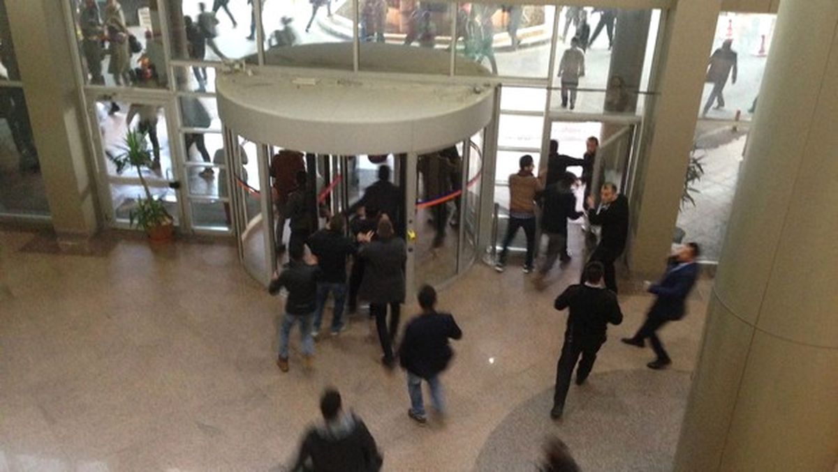 Akdeniz Üniversitesi\'nde Kavga, 2 Öğrenci Yaralı