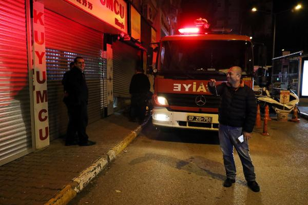 Alkol Aldıkları Birahanede Kilitli Kaldılar