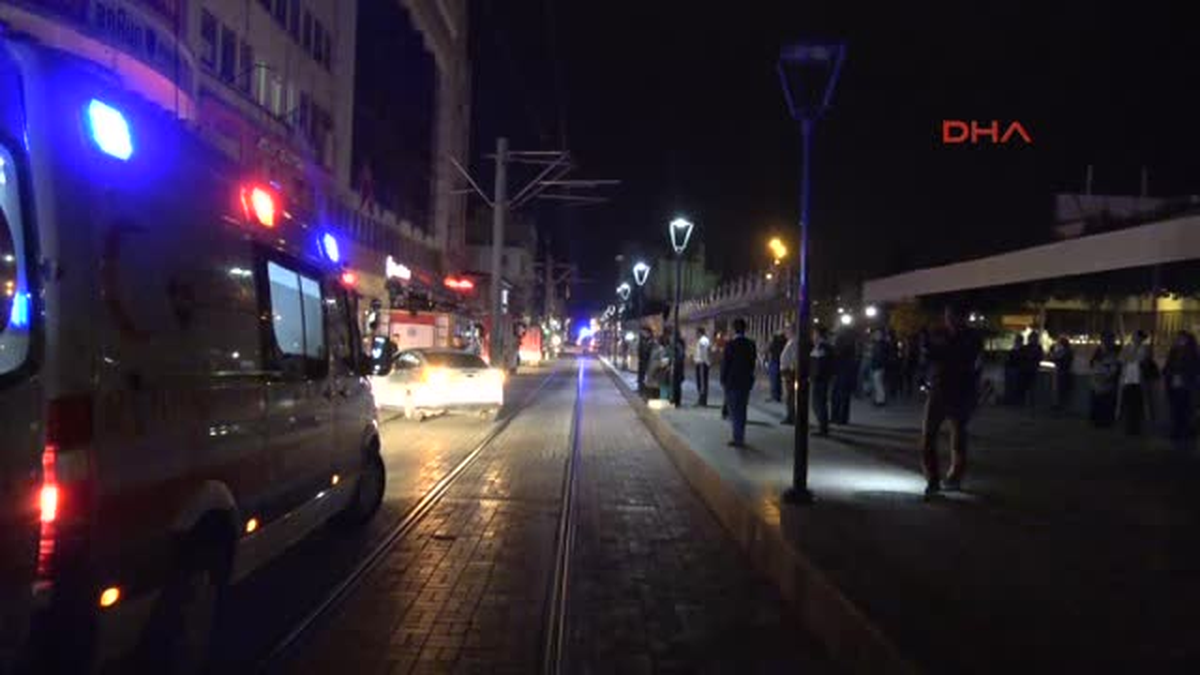 Antalya Mağazada Yangın Çıktı, 3 Kişi Dumandan Etkilendi