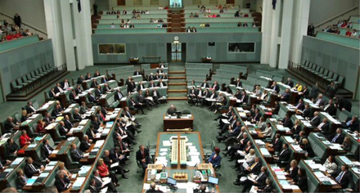 Avustralya Parlamentosunda Sığınmacılara Destek Pankartı