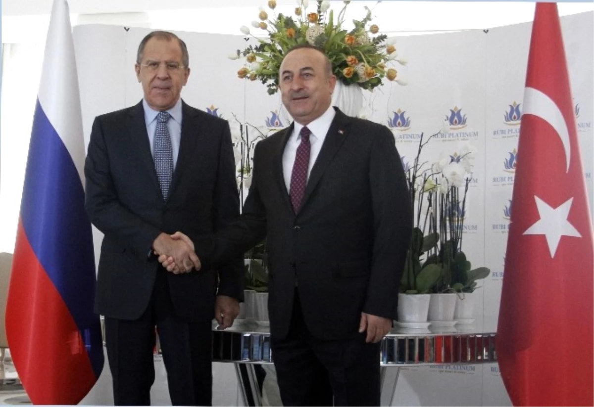 Bakan Çavuşoğlu ile Rus Dışişleri Bakanı Lavrov Bir Araya Geldi
