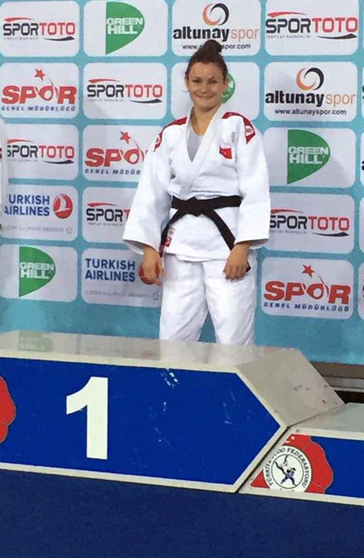 Balıkesirli İrem Zirvede