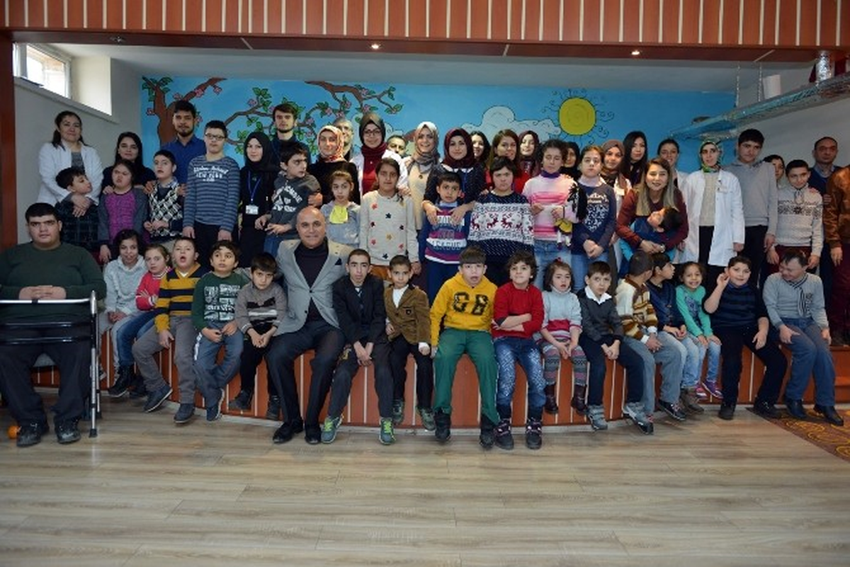 Başkan Korkut\'un Özel Uygulama Merkezi Öğrencileri ile Engelliler Günü Hatırası