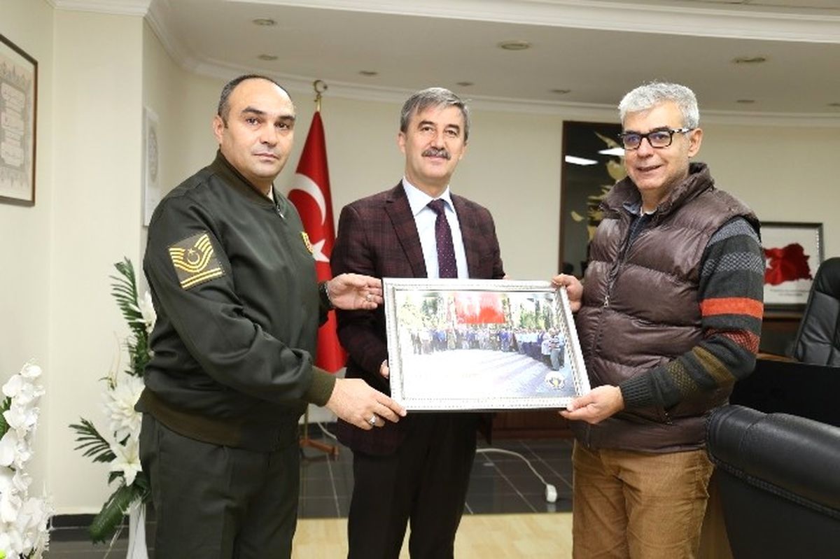 Başkan Şirin\'den Gürkaş\'a Anlamlı Hediye