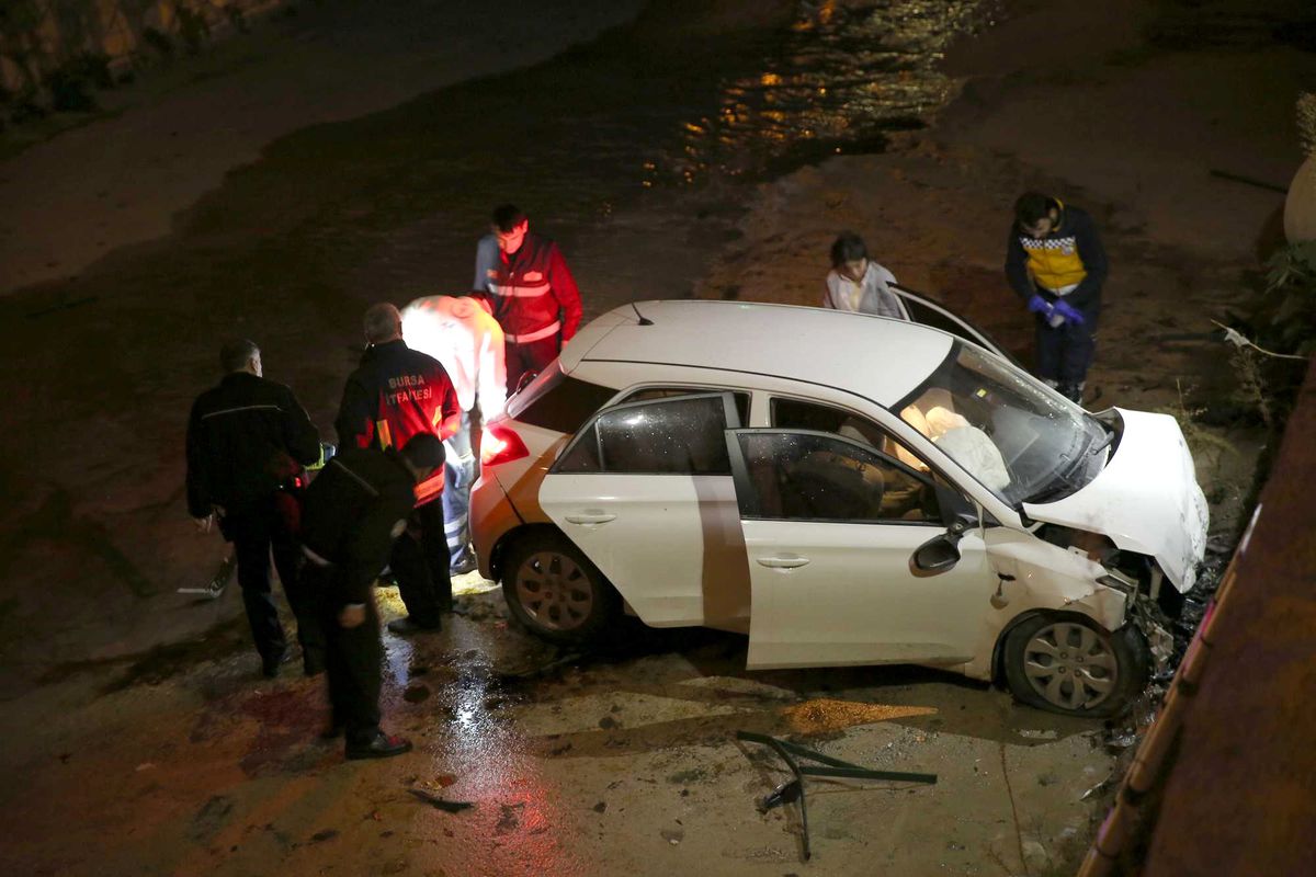 Bursa\'da Trafik Kazası: 1 Ölü, 1 Yaralı