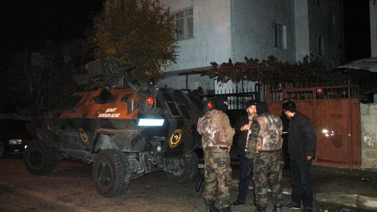 Ceyhan\'da Terör Operasyonu: 21 Gözaltı