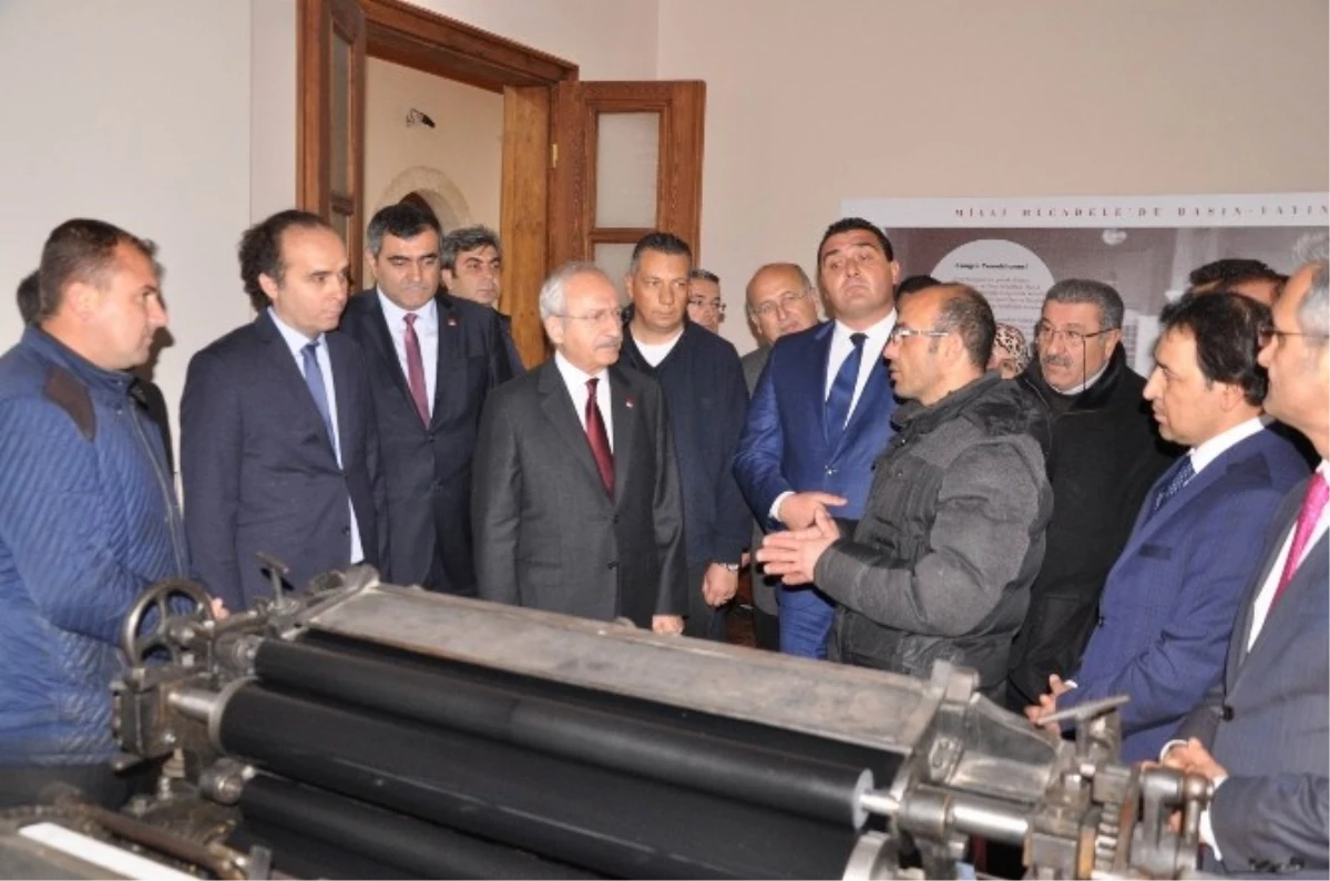 CHP Genel Başkanı Kılıçdaroğlu, Kongre Müzesi\'ni Gezdi