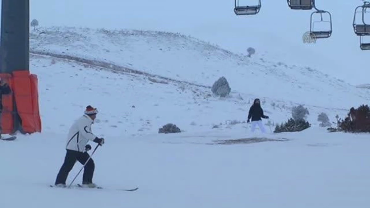 Davraz Kayak Merkezi\'nde Kar Kalınlığı 15 Santimetreye Ulaştı