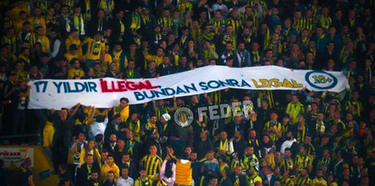 Derbideki "O Pankart"A Kadınlardan Suç Duyurusu