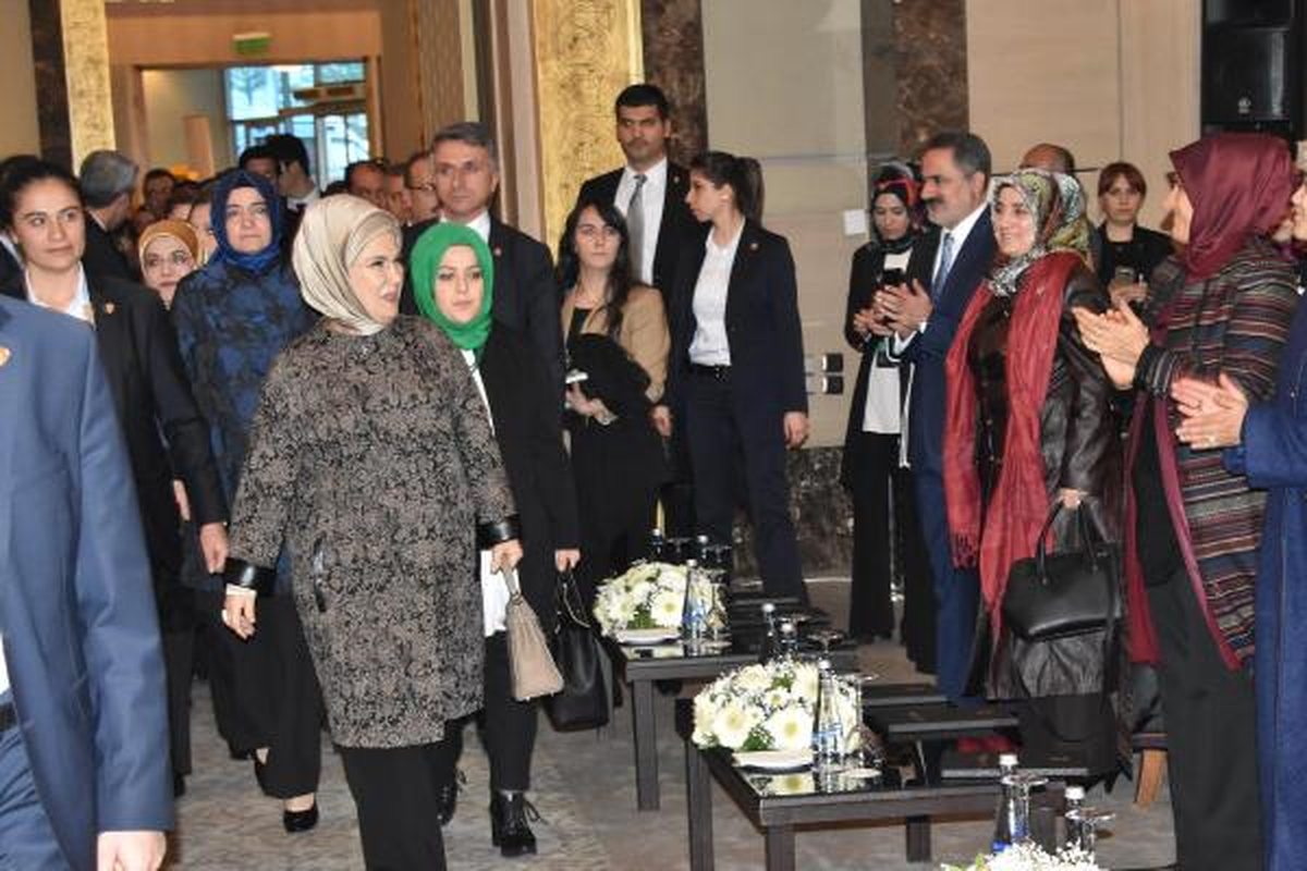 Emine Erdoğan; \'Kız Çocuklarının Eğitimi, Sorun Olmaktan Çıkmalıdır\'