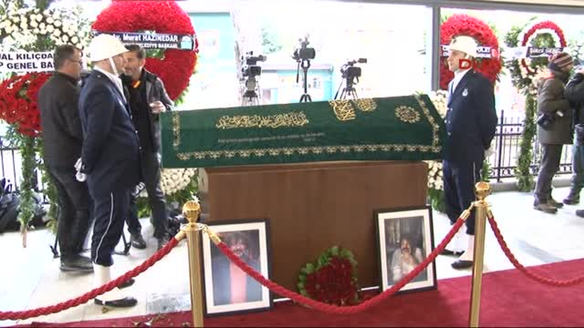 Erdal Tosun Kendisi Gibi Genç Yaşta Ölen Kardeşinin Üstüne Defnedildi
