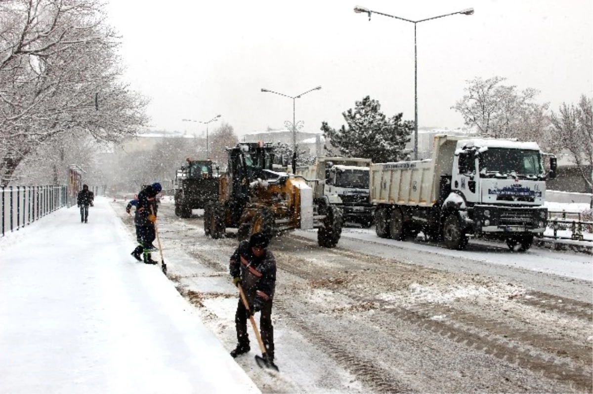 Erzurum\'da Karla Mücadele Başladı