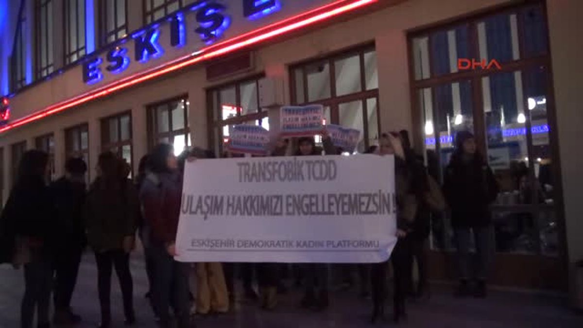 Eskişehir Kadınların Gar Önünde Trans Eylemi