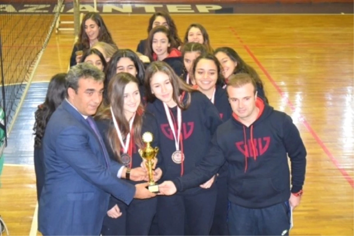 Gaziantep Kolej Vakfı Liselerinin Voleybol Başarısı