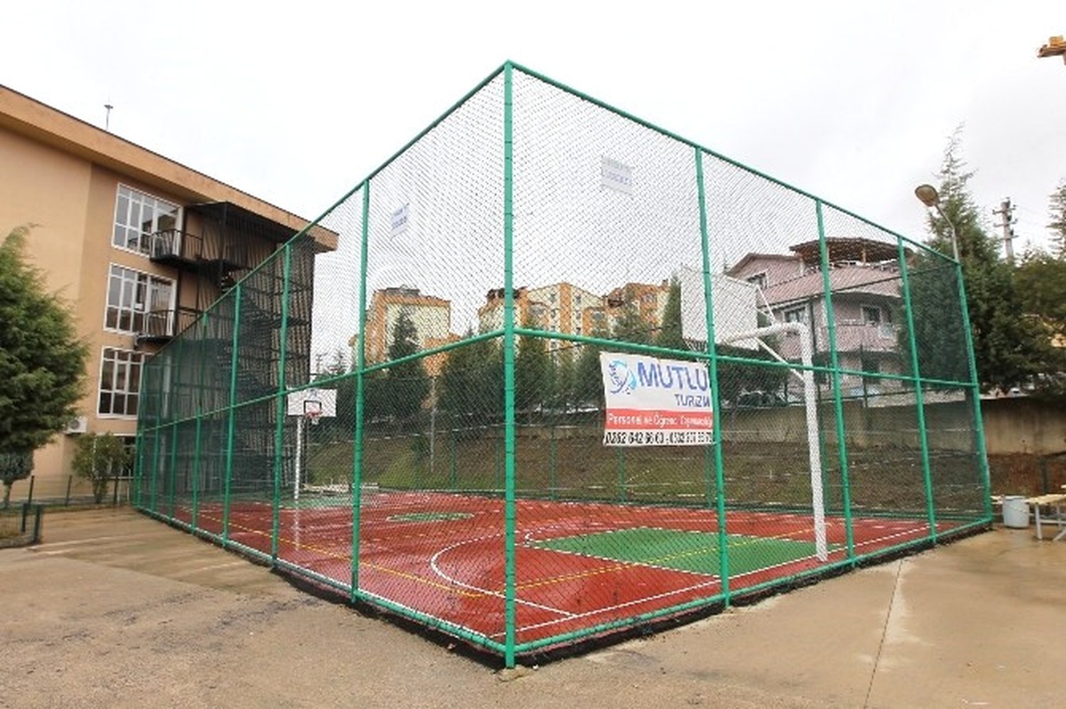 Gebze\'ye Çok Amaçlı Spor Sahaları Kazandırılıyor