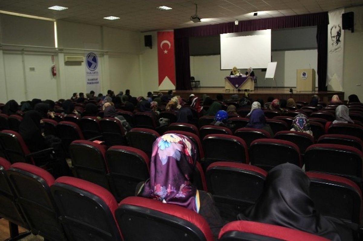 İlahiyat Fakültesi\'nde Arapça Konferans