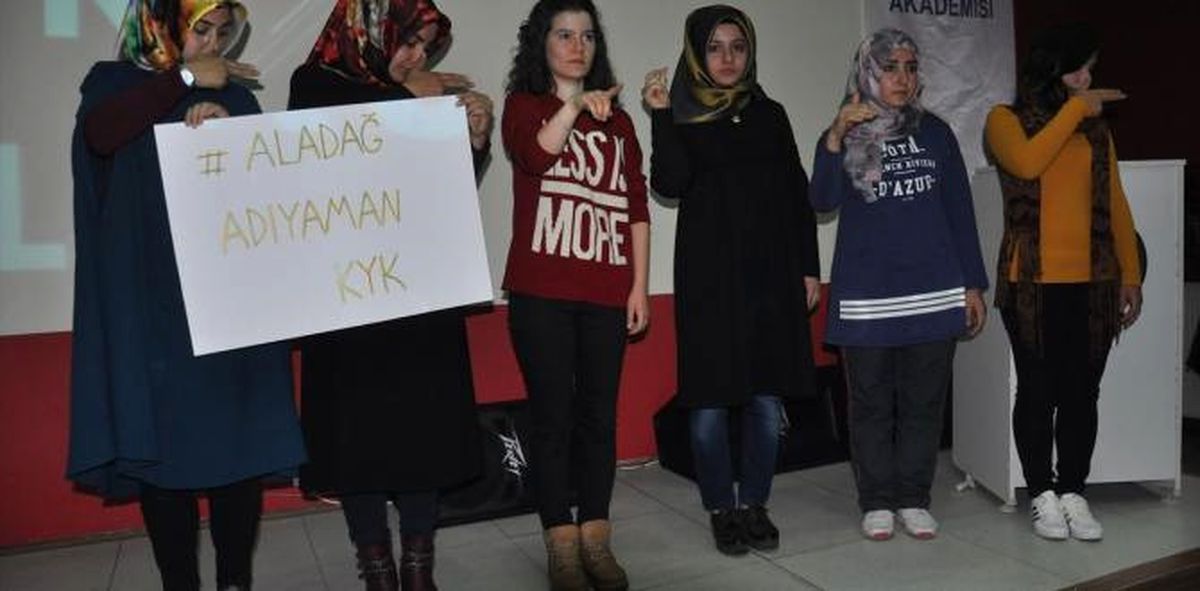 İşaret Diliyle Başsağlığı Dilediler