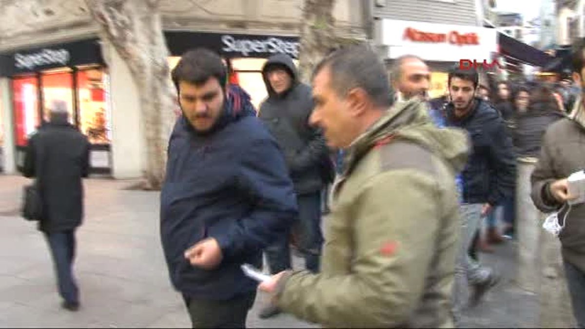 Istanbul\'da Adana\'daki Yurt Faciası Için Eylemler