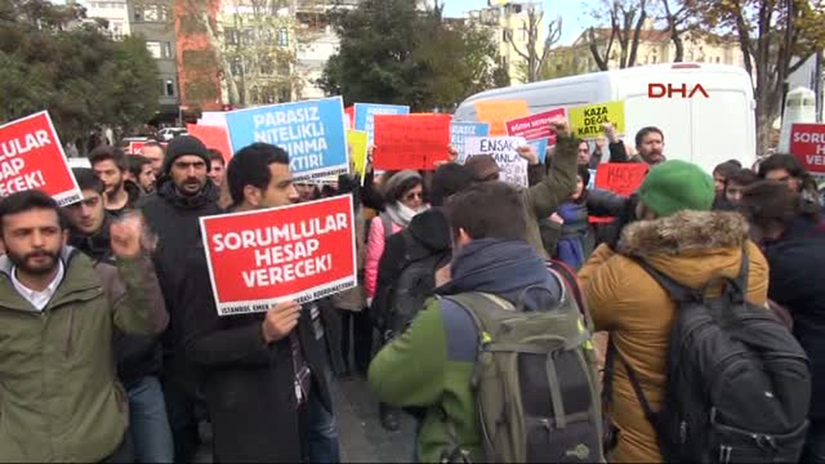 Istanbul Il Milli Eğitim Müdürlüğü Önünde Yurt Yangını Protestosu