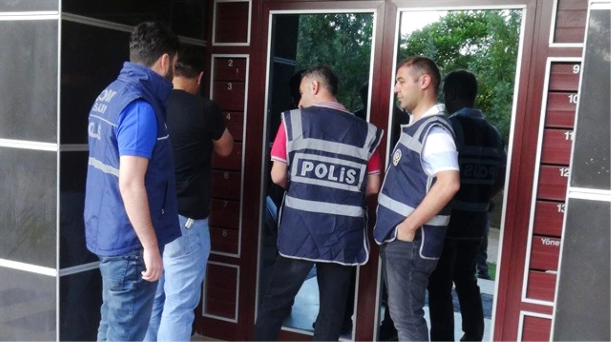 İzmir\'de 3 Dernekte Fetö Operasyonu; 53 Gözaltı