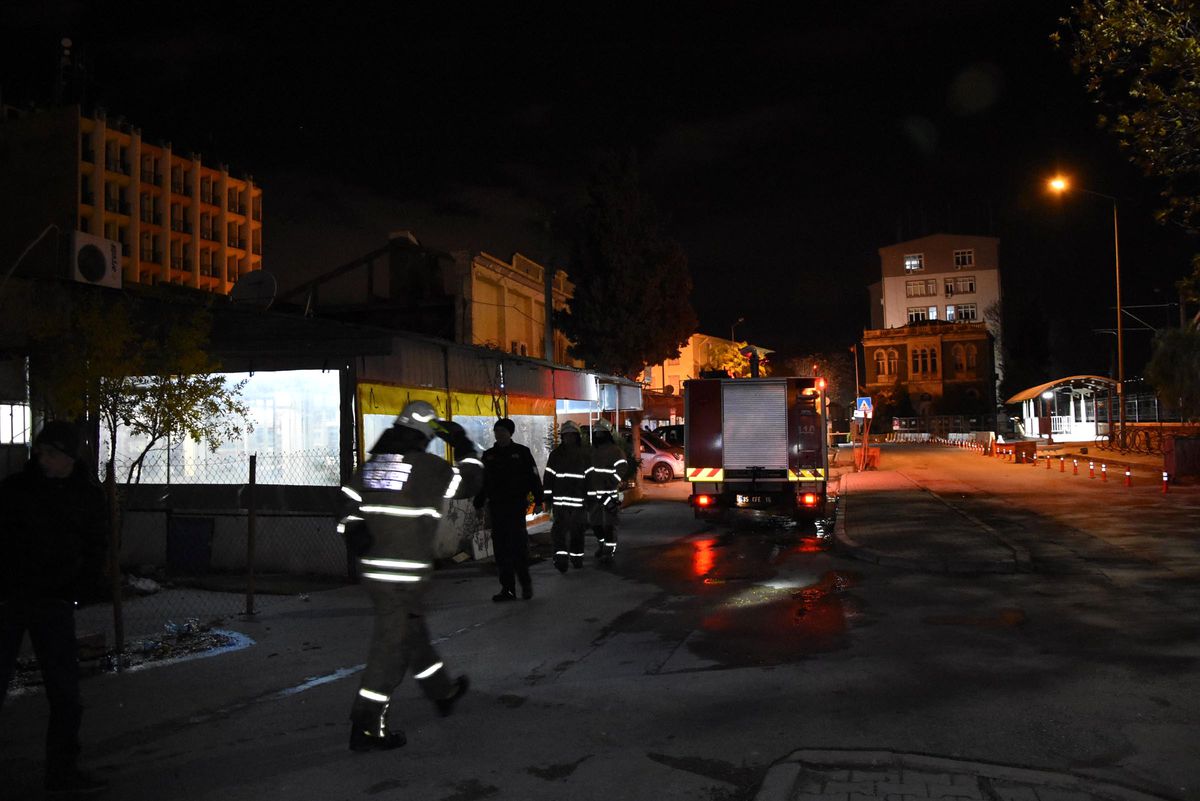 İzmir\'de Ev Yangını: 1 Ölü