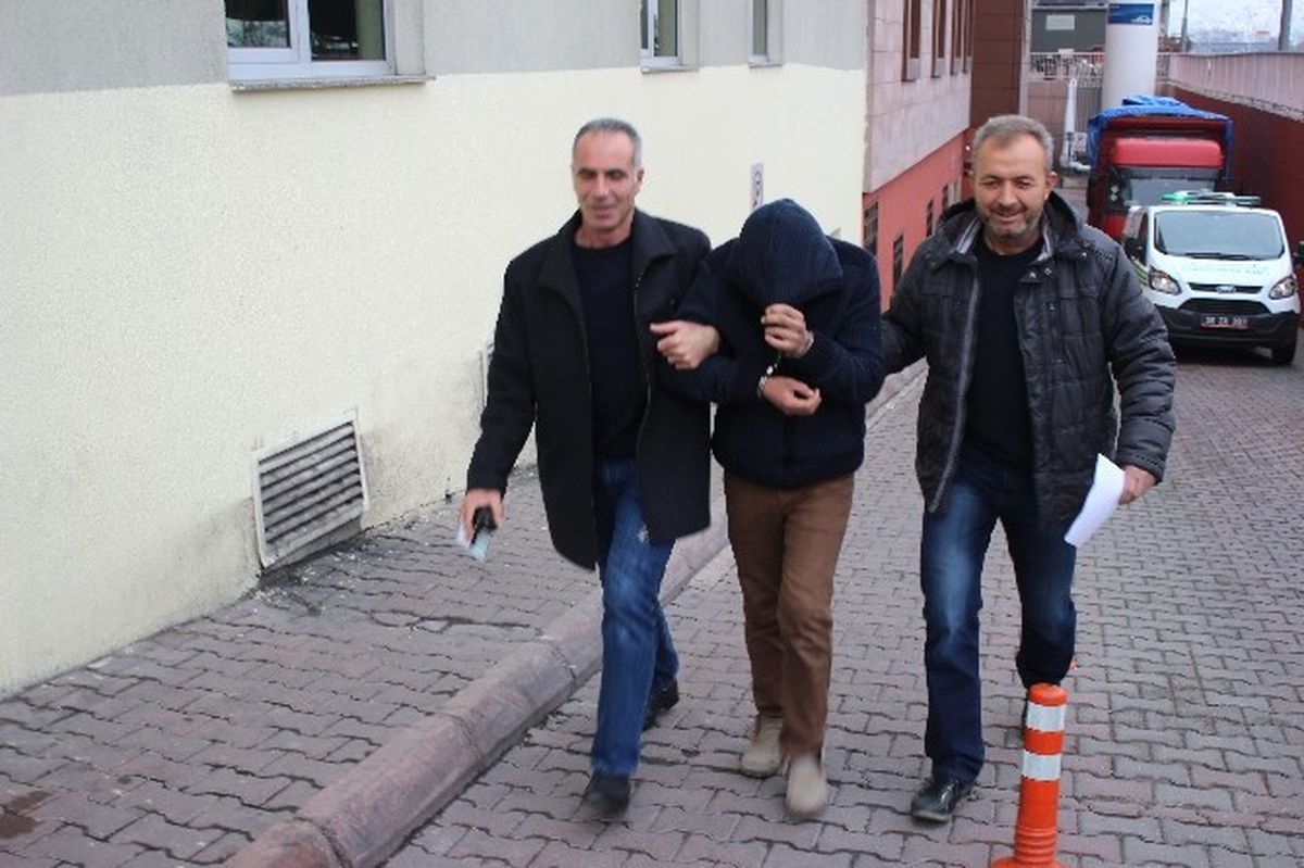 Kadının Çantasını Gasp Eden Şahıs Polis Ekiplerinden Kaçamadı