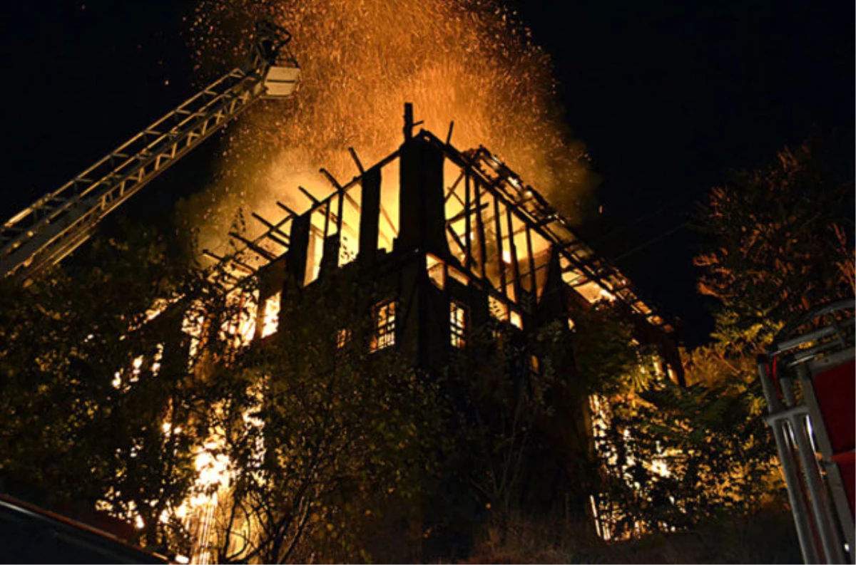 Karabük\'te Tarihi Konakta Yangın