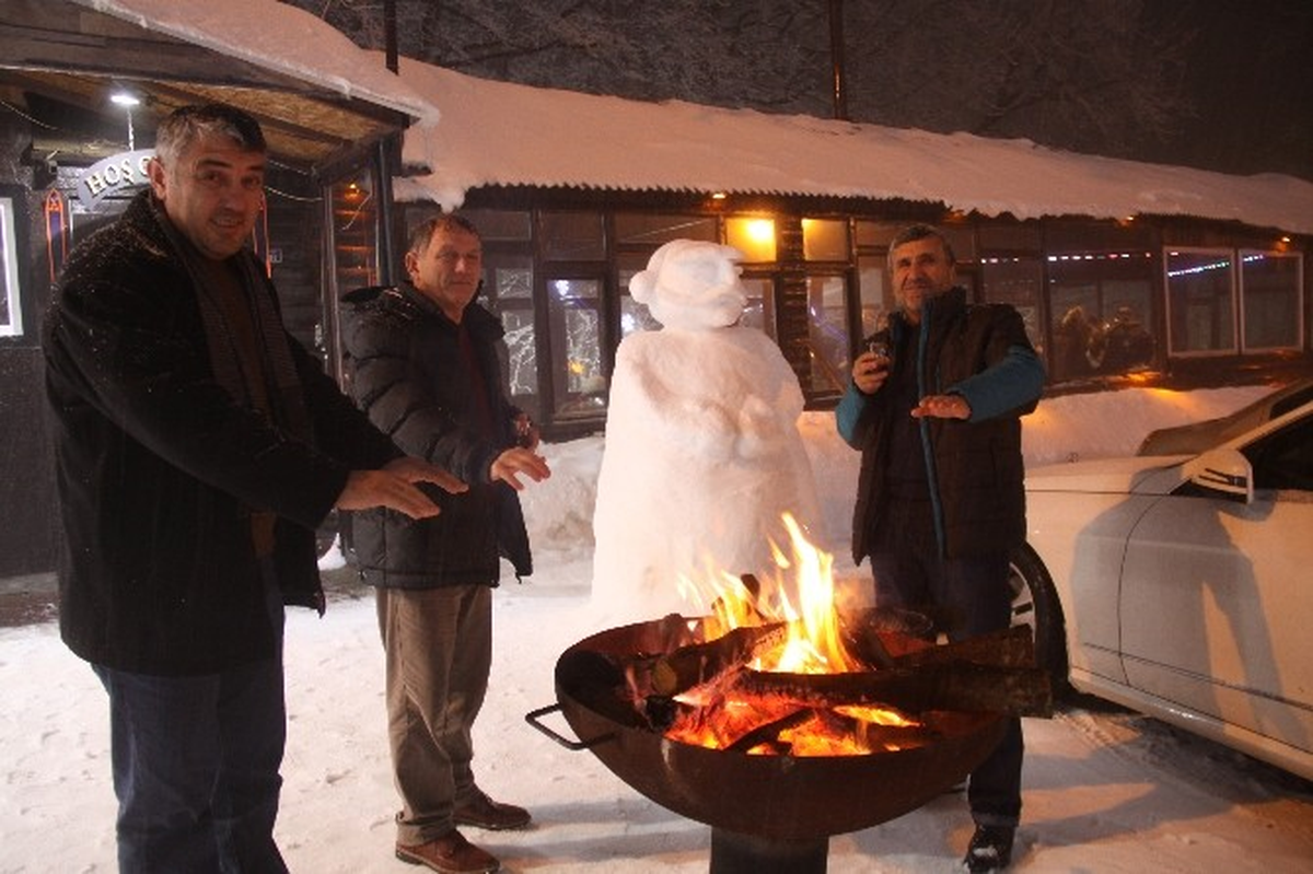 Kartepe\'de Kar Kalınlığı 40 Santimetreye Ulaştı