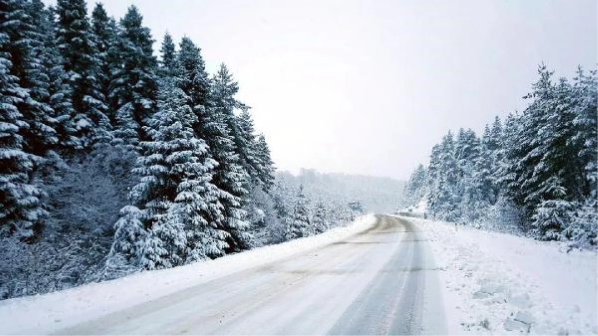 Kastamonu\'da Kar 88 Köy Yolunu Ulaşıma Kapattı