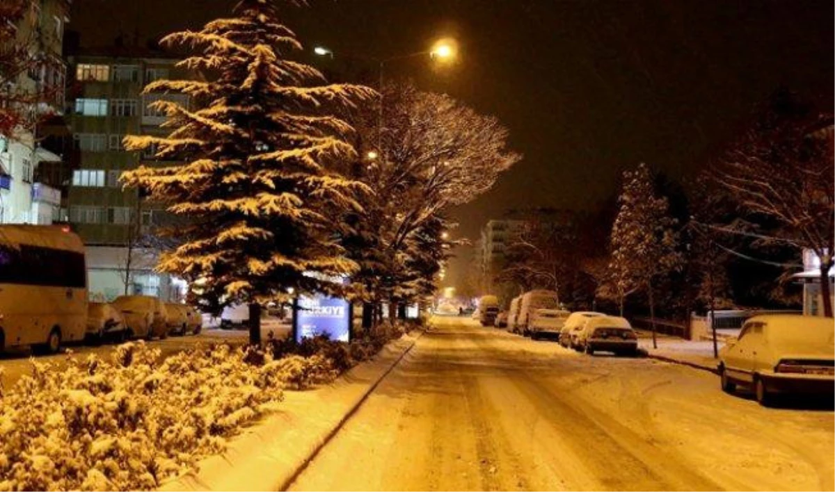 Kırşehir\'de Kar Yağışı