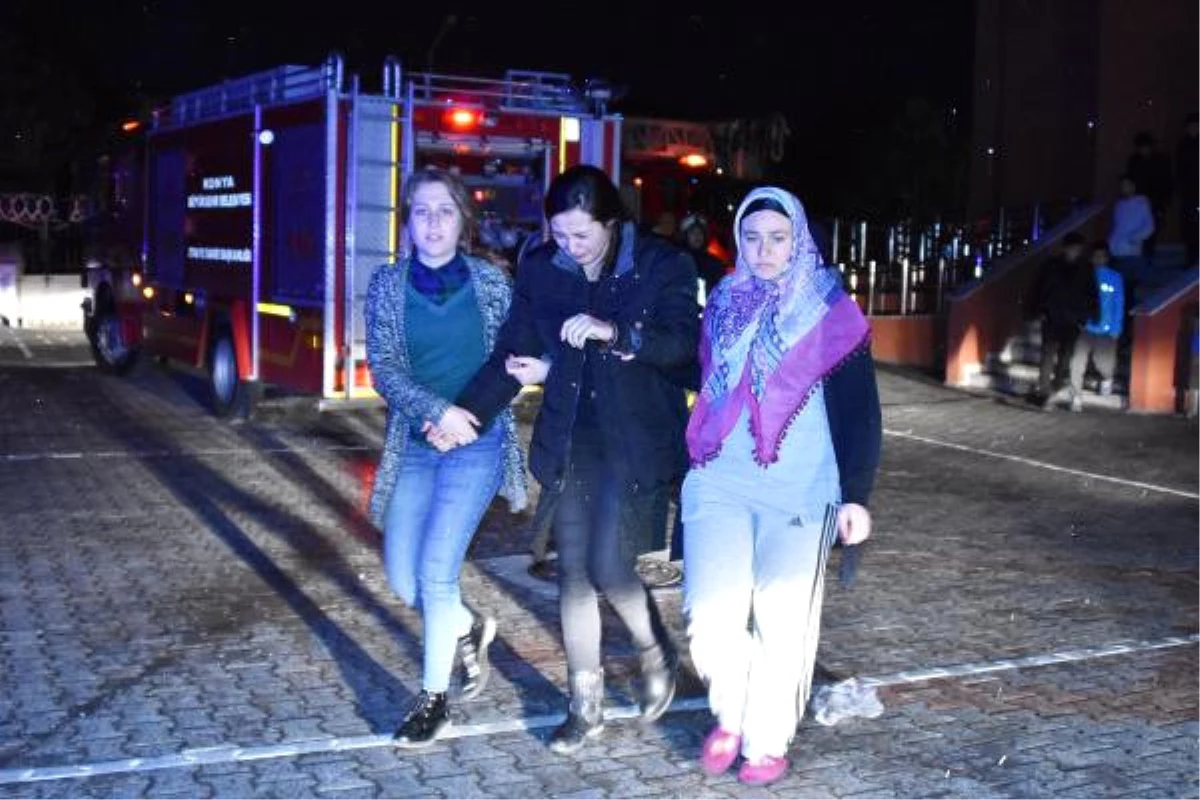 Kız Öğrenci Pansiyonunda Yangın Çıktı, 2 Öğrenci Dumandan Etkilendi