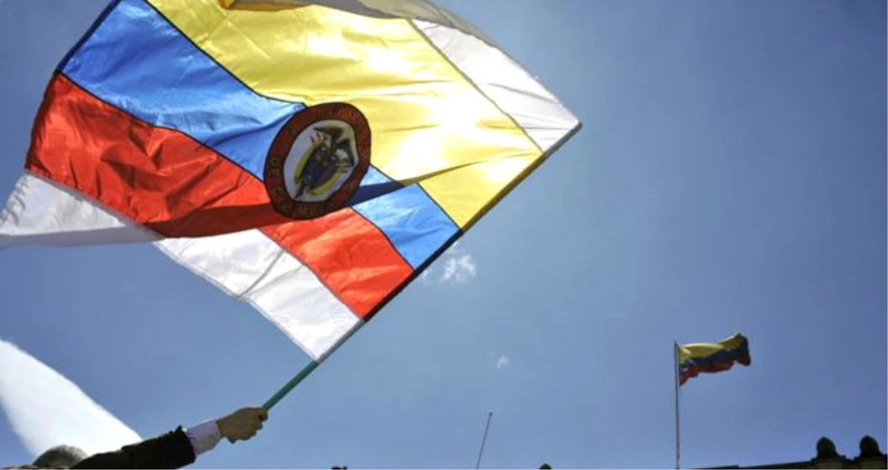 Kolombiya\'da Kongre, Barış Anlaşmasını Onayladı