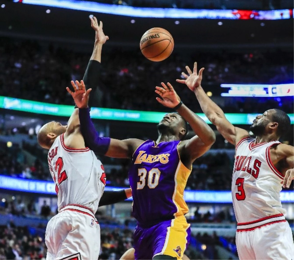 Lakers, Bulls\'u Deplasmanda Geçti