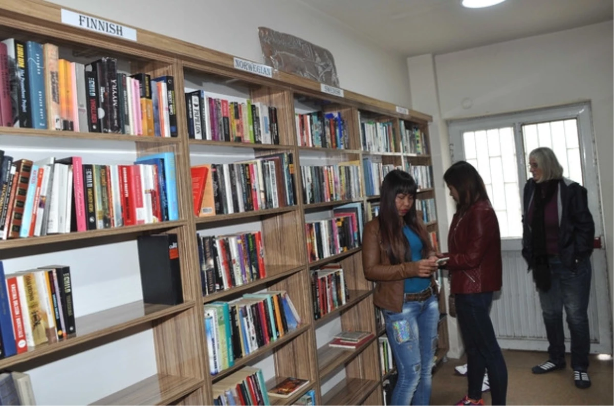 Manavgat\'ta "Dünya Dilleri Kütüphanesi" Açıldı