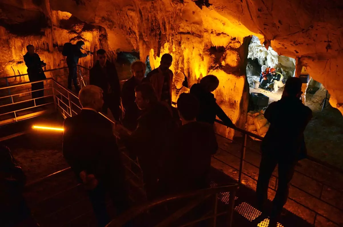 Muğla Mağaradaki Kazılarda Insan ve Hayvan Kemikleri Bulundu