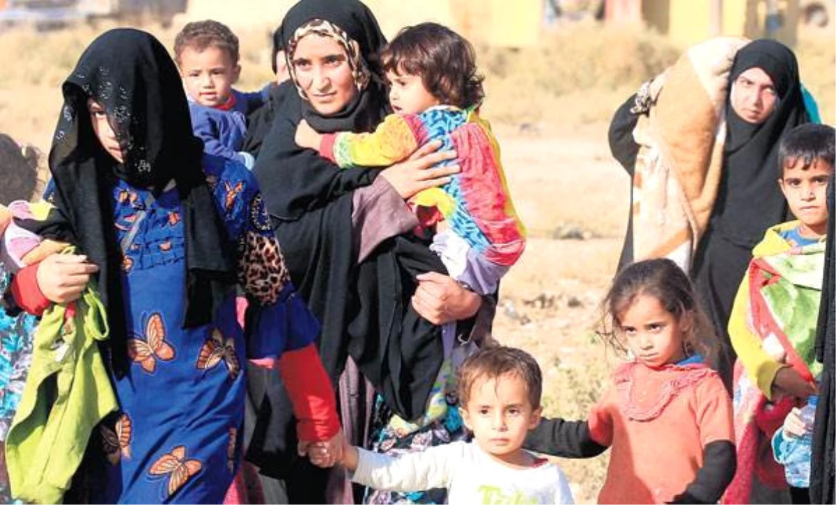 Musul\'da Evlerini Terk Edenlerin Sayısı Yüz Bine Ulaştı"
